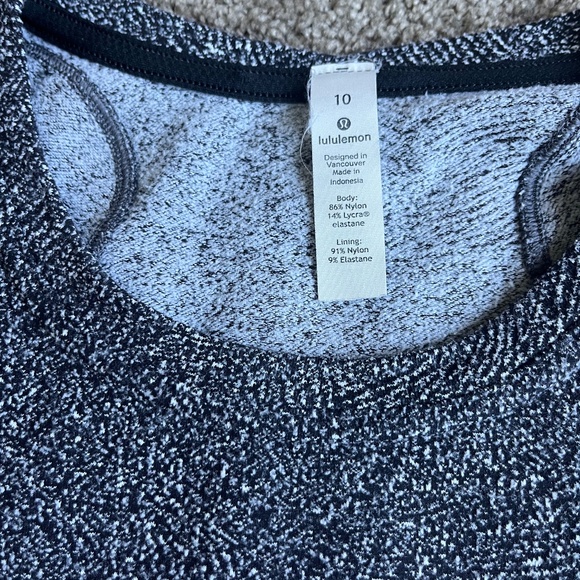 Lululemon long sleeve shirt - Picture 3 of 5